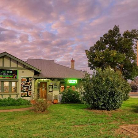 دوبو Forest Lodge Motor Inn & Restaurant المظهر الخارجي الصورة