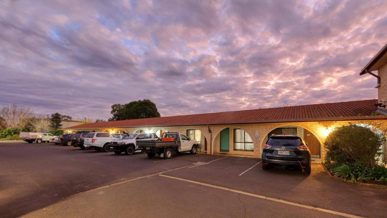 دوبو Forest Lodge Motor Inn & Restaurant المظهر الخارجي الصورة