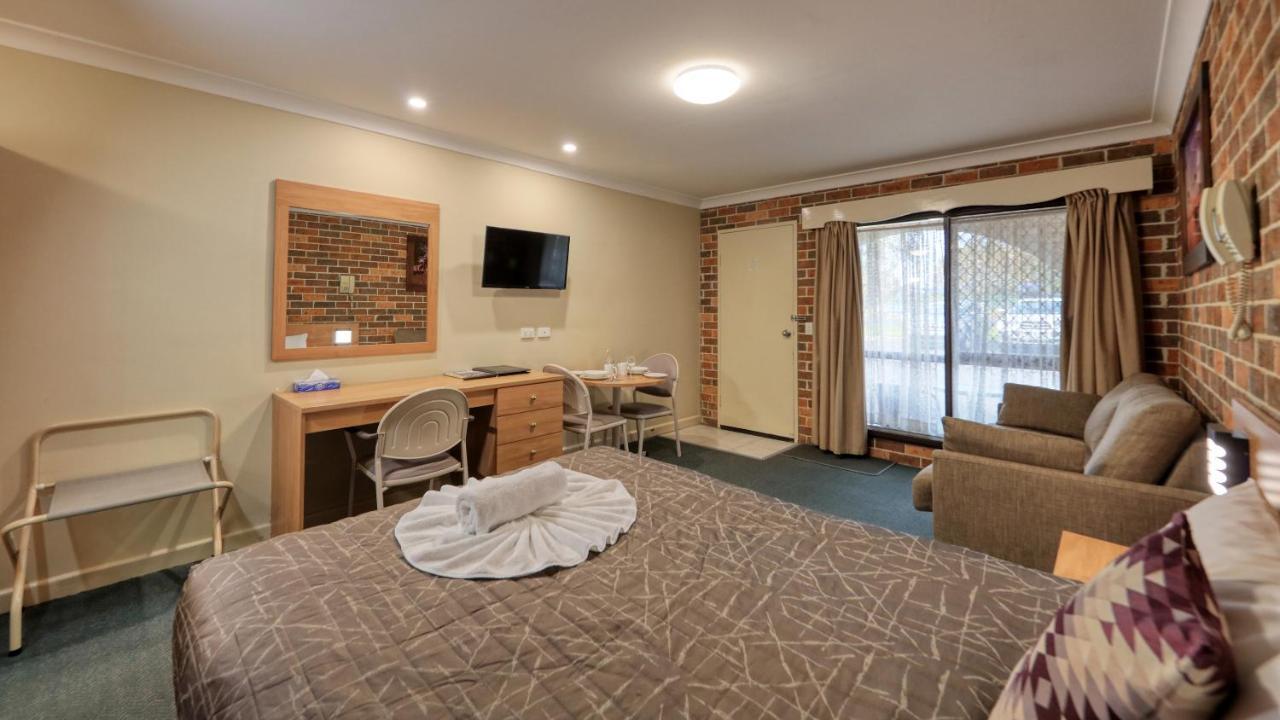 دوبو Forest Lodge Motor Inn & Restaurant المظهر الخارجي الصورة