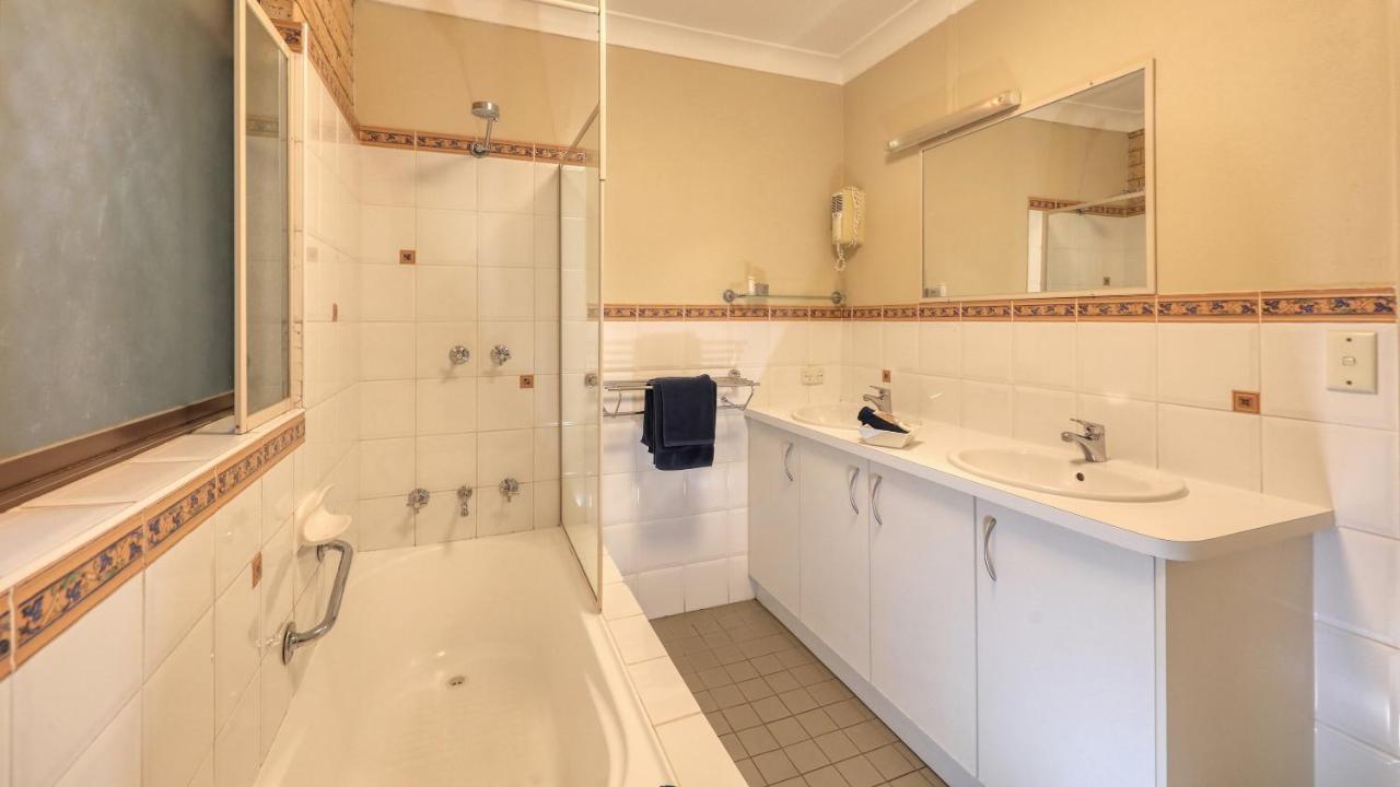 دوبو Forest Lodge Motor Inn & Restaurant المظهر الخارجي الصورة