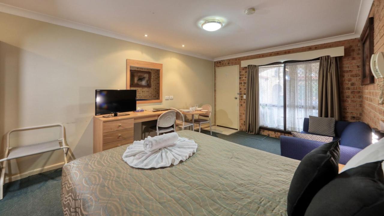 دوبو Forest Lodge Motor Inn & Restaurant المظهر الخارجي الصورة