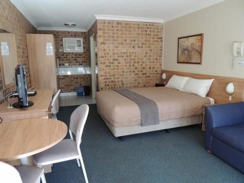 دوبو Forest Lodge Motor Inn & Restaurant المظهر الخارجي الصورة