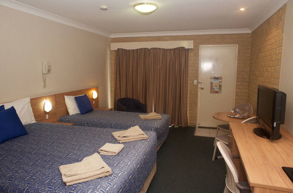 دوبو Forest Lodge Motor Inn & Restaurant المظهر الخارجي الصورة