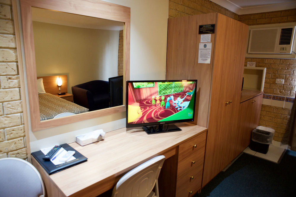 دوبو Forest Lodge Motor Inn & Restaurant المظهر الخارجي الصورة